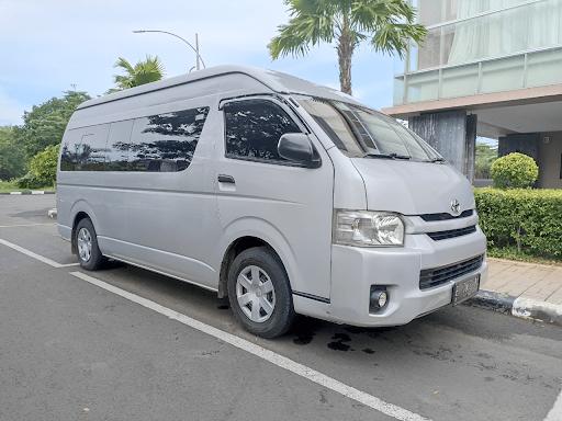 Hiace Commuter4